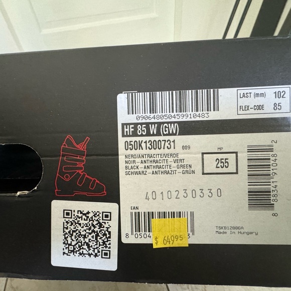 Top NOTCH Womans ski set up!! practically new bought jan2024!! Max 28hrs of use - Picture 10 of 16